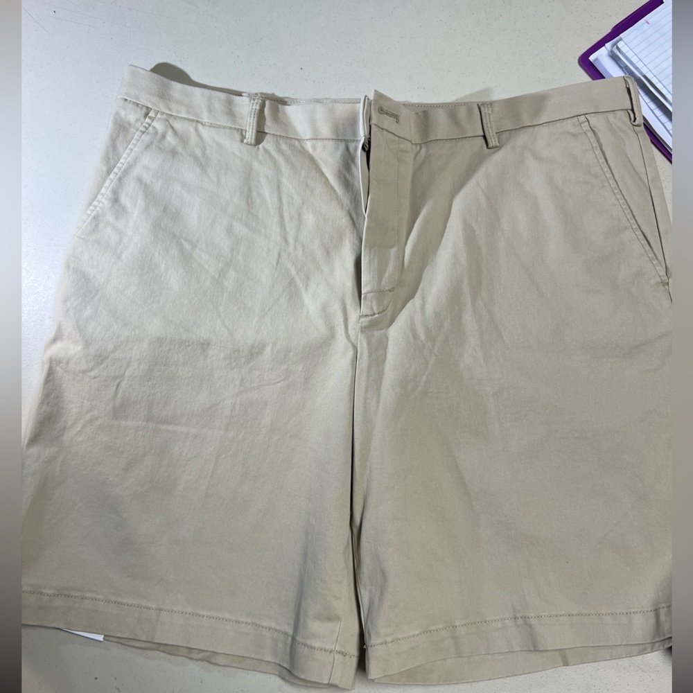 Izod men’s khaki shorts size 40